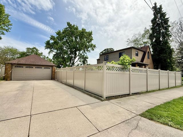 2205 Nondorf Street, Dyer, IN 46311