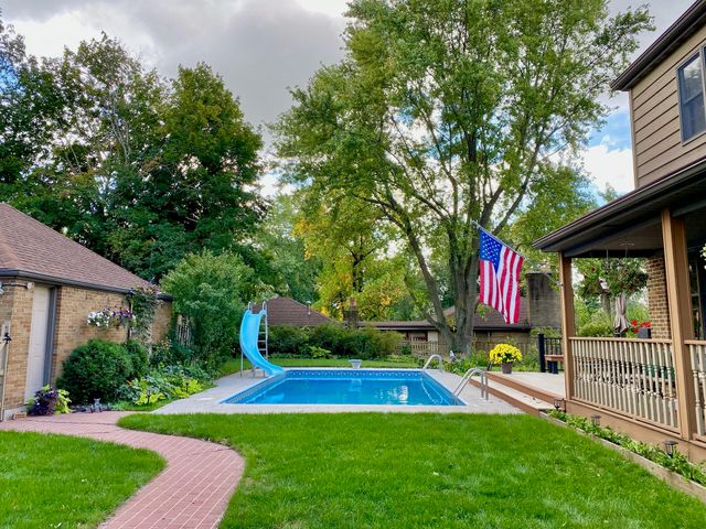2205 Nondorf Street, Dyer, IN 46311