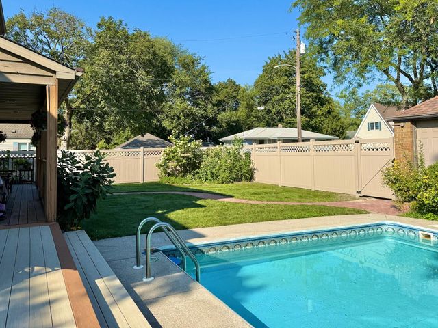 2205 Nondorf Street, Dyer, IN 46311