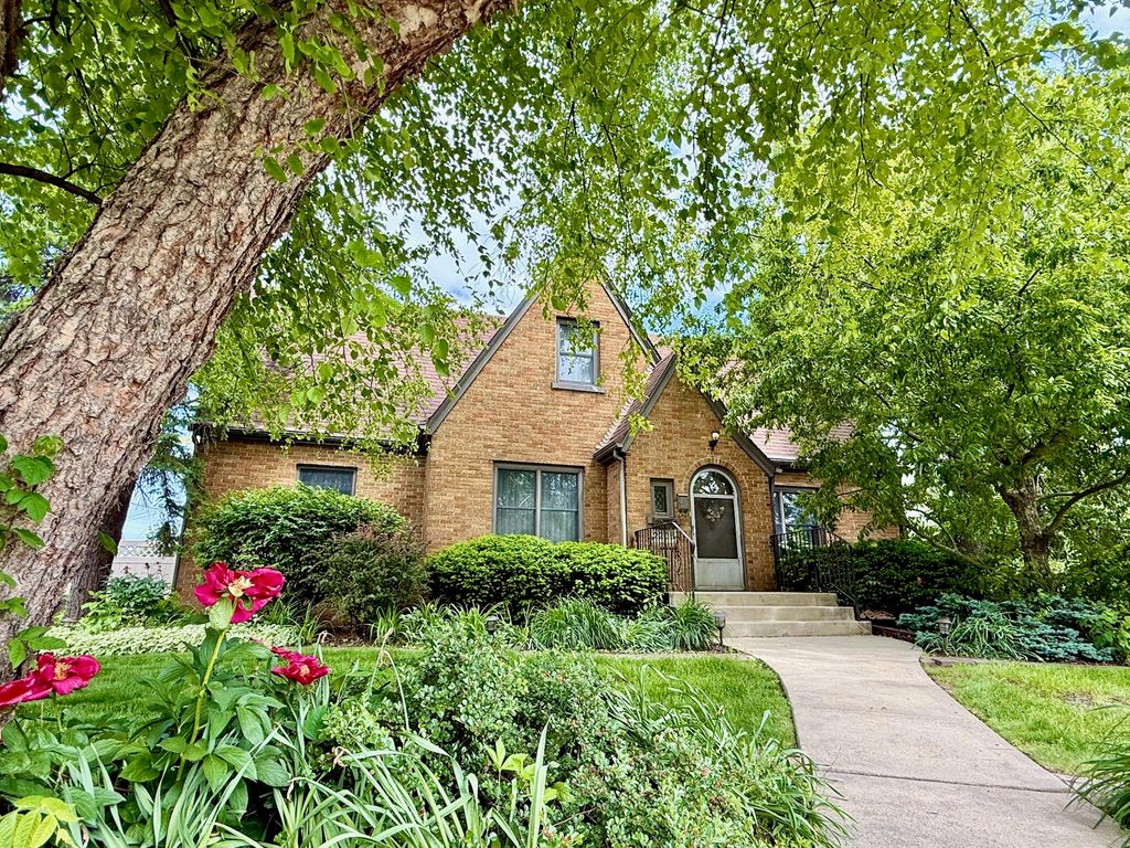 2205 Nondorf Street, Dyer, IN 46311