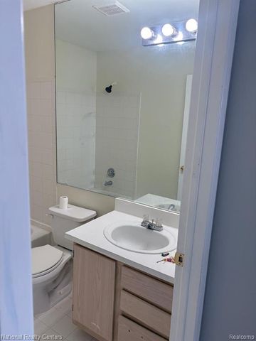 22129 Atlantic Pointe, Farmington Hills, MI 48336