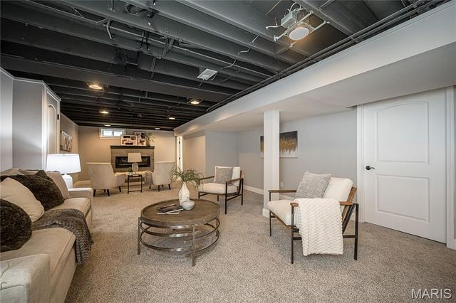 133 Embassy Lane, Kirkwood, MO 63122