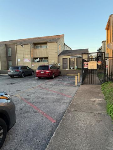 8100 Creekbend Drive 149, Houston, TX 77071