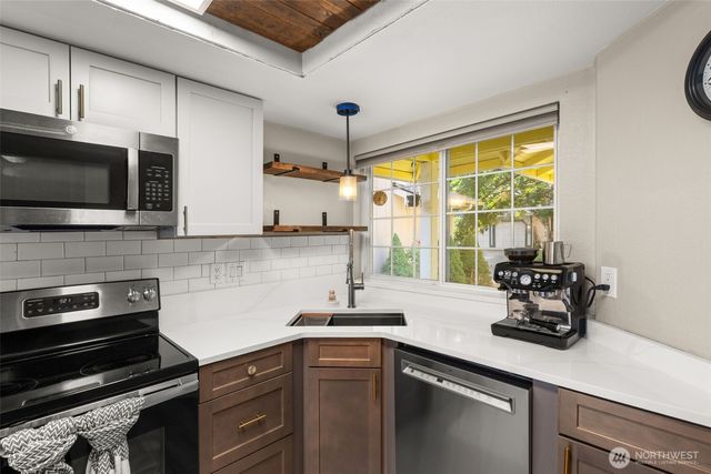 6104 Huntington Lane SE, Lacey, WA 98503