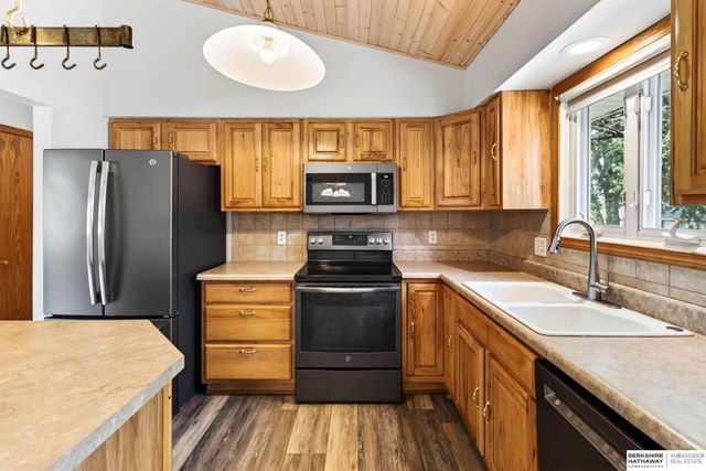 6523 S 137 Circle, Omaha, NE 68137