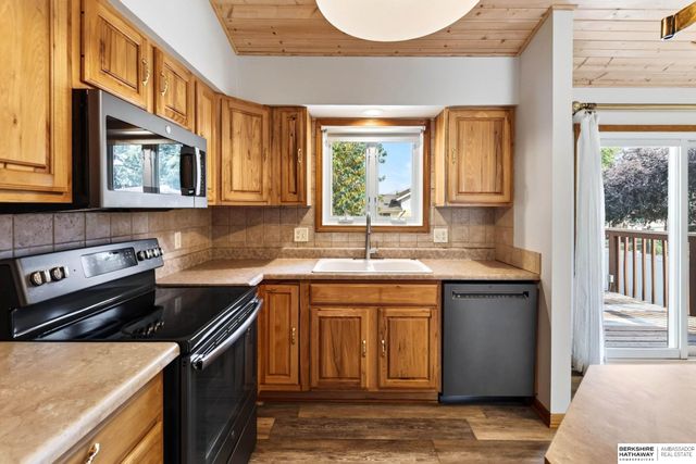 6523 S 137 Circle, Omaha, NE 68137