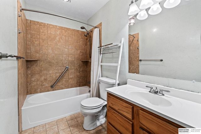 6523 S 137 Circle, Omaha, NE 68137