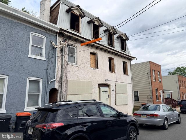 1113-1115 UPLAND ST, Chester, PA 19013