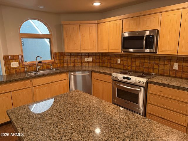 3302 E CAMPBELL Avenue 9, Phoenix, AZ 85018