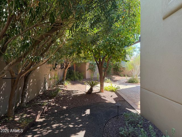 3302 E CAMPBELL Avenue 9, Phoenix, AZ 85018