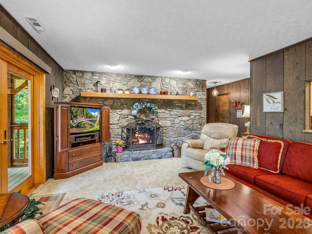 12 Chippewa Trail, Black Mountain, NC 28711