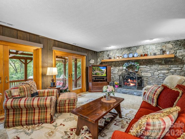 12 Chippewa Trail, Black Mountain, NC 28711