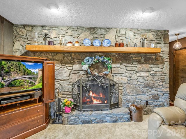 12 Chippewa Trail, Black Mountain, NC 28711