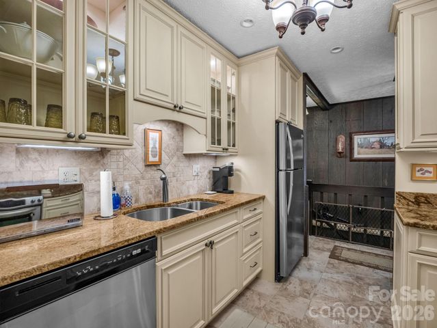 12 Chippewa Trail, Black Mountain, NC 28711