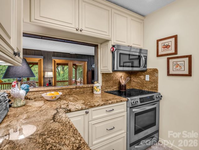 12 Chippewa Trail, Black Mountain, NC 28711
