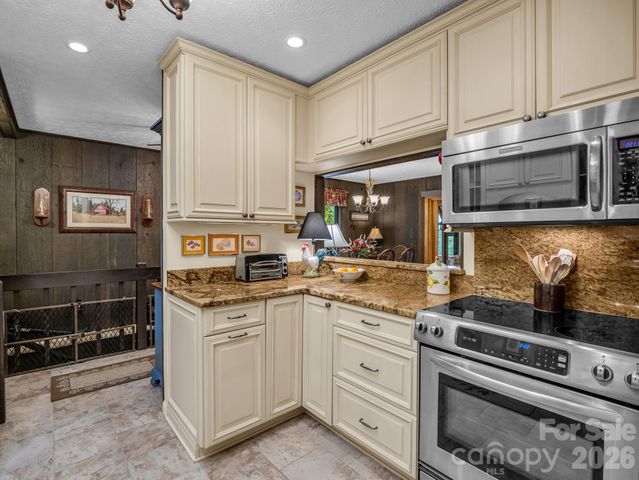 12 Chippewa Trail, Black Mountain, NC 28711