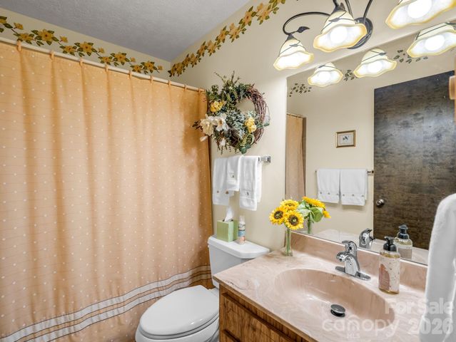 12 Chippewa Trail, Black Mountain, NC 28711
