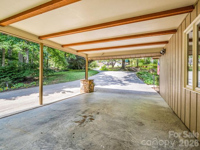 12 Chippewa Trail, Black Mountain, NC 28711