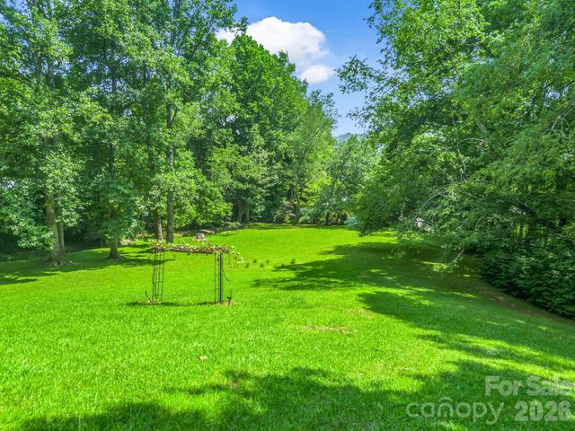 12 Chippewa Trail, Black Mountain, NC 28711