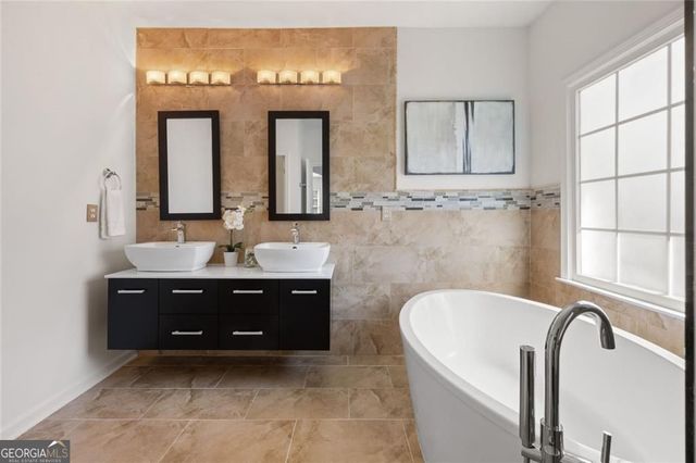 1972 Barrett Knoll Circle NW, Kennesaw, GA 30152