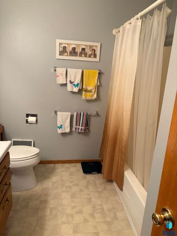 3342 Aspen Ave Avenue, Brookings, SD 57006