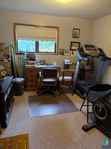 3342 Aspen Ave Avenue, Brookings, SD 57006