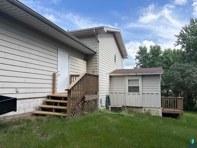 3342 Aspen Ave Avenue, Brookings, SD 57006