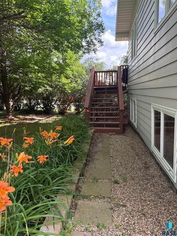 3342 Aspen Ave Avenue, Brookings, SD 57006
