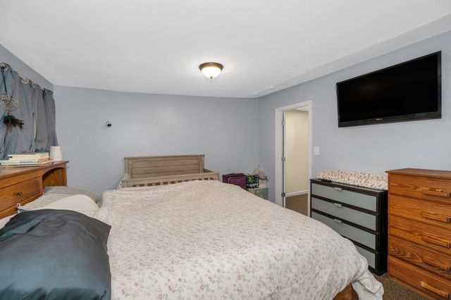605 Chases Grove Road, Derry, NH 03038