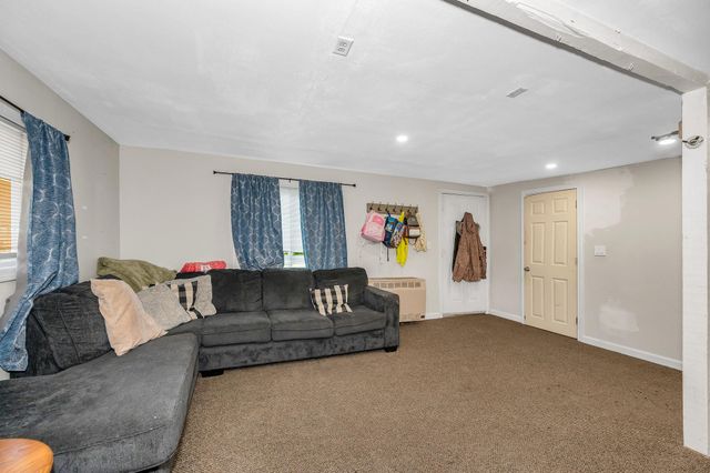 605 Chases Grove Road, Derry, NH 03038