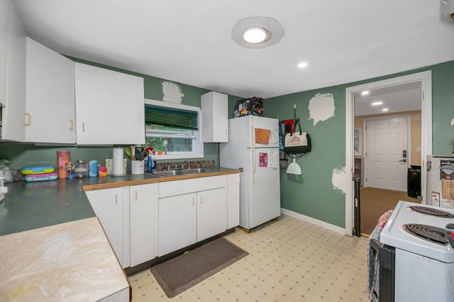605 Chases Grove Road, Derry, NH 03038