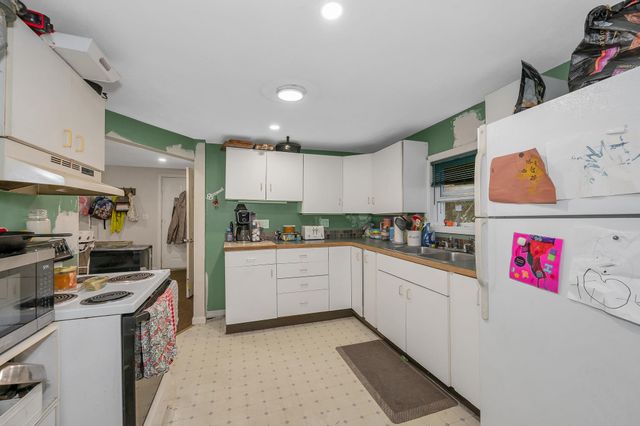 605 Chases Grove Road, Derry, NH 03038