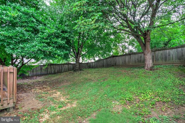 300 ELMSHIRE DR, Lancaster, PA 17603