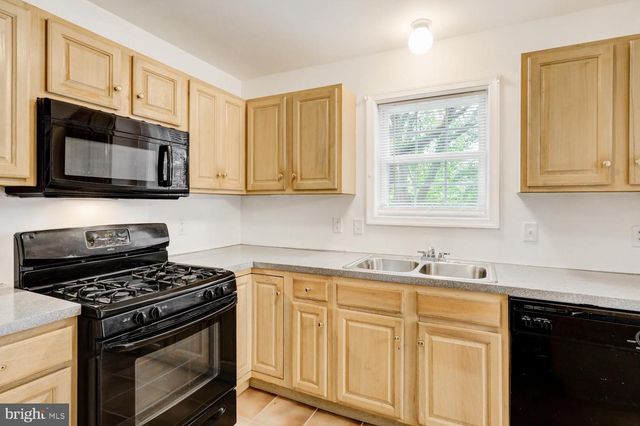 300 ELMSHIRE DR, Lancaster, PA 17603