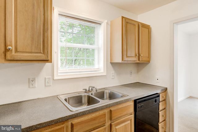 300 ELMSHIRE DR, Lancaster, PA 17603