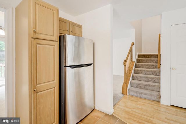 300 ELMSHIRE DR, Lancaster, PA 17603