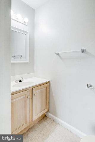 300 ELMSHIRE DR, Lancaster, PA 17603