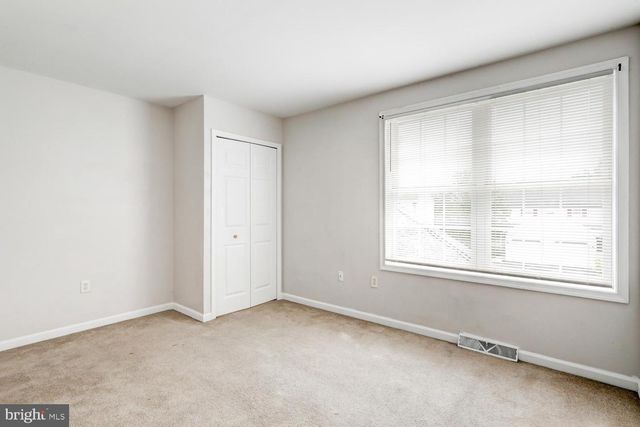 300 ELMSHIRE DR, Lancaster, PA 17603