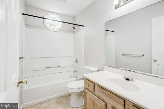 300 ELMSHIRE DR, Lancaster, PA 17603