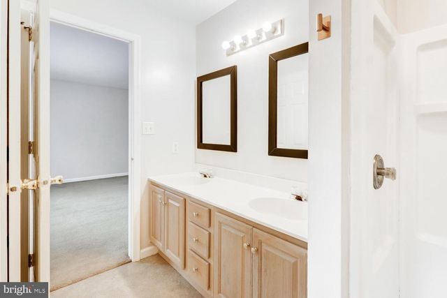 300 ELMSHIRE DR, Lancaster, PA 17603