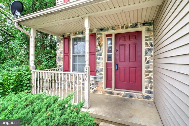 300 ELMSHIRE DR, Lancaster, PA 17603
