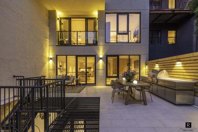 100 Scholes St Apt 1B, New York City, NY 11206