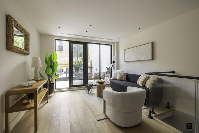 100 Scholes St Apt 1B, New York City, NY 11206