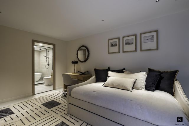 100 Scholes St Apt 1B, New York City, NY 11206