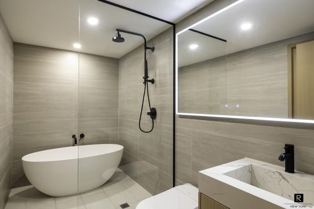 100 Scholes St Apt 1B, New York City, NY 11206