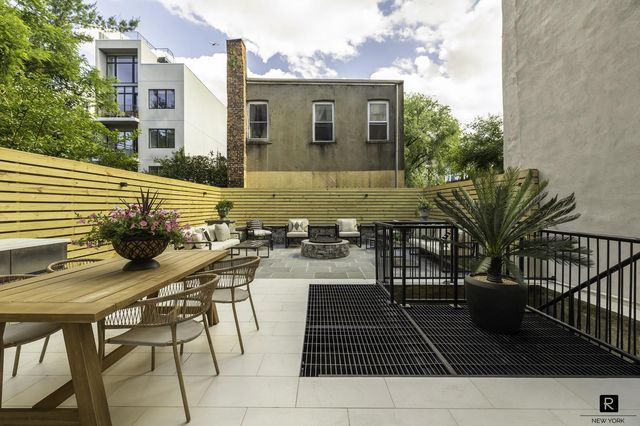 100 Scholes St Apt 1B, New York City, NY 11206