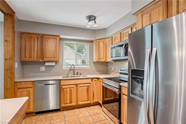 8 El Paso CT, Hampton, VA 23669