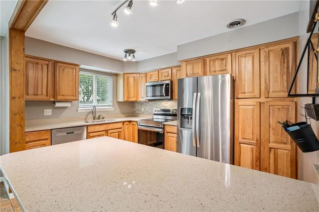 8 El Paso CT, Hampton, VA 23669