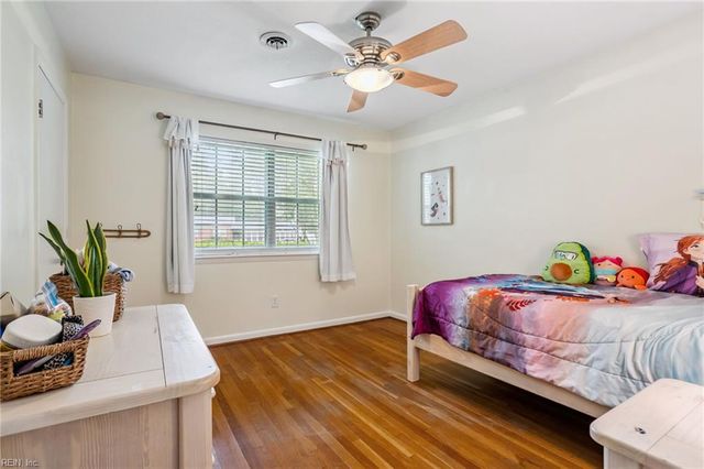 8 El Paso CT, Hampton, VA 23669