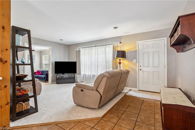 8 El Paso CT, Hampton, VA 23669
